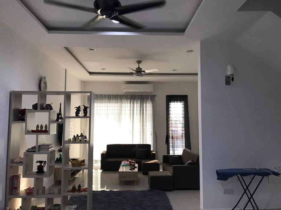 Pangsapuri 怡保翠林城主题民宿 - 15pax Karaoke